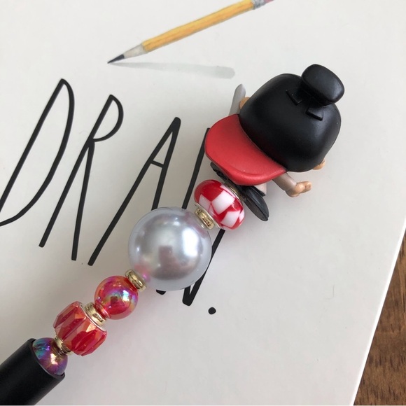 Disney Doorables: Mulan: Li Shang handmade beaded pen - Picture 3 of 3